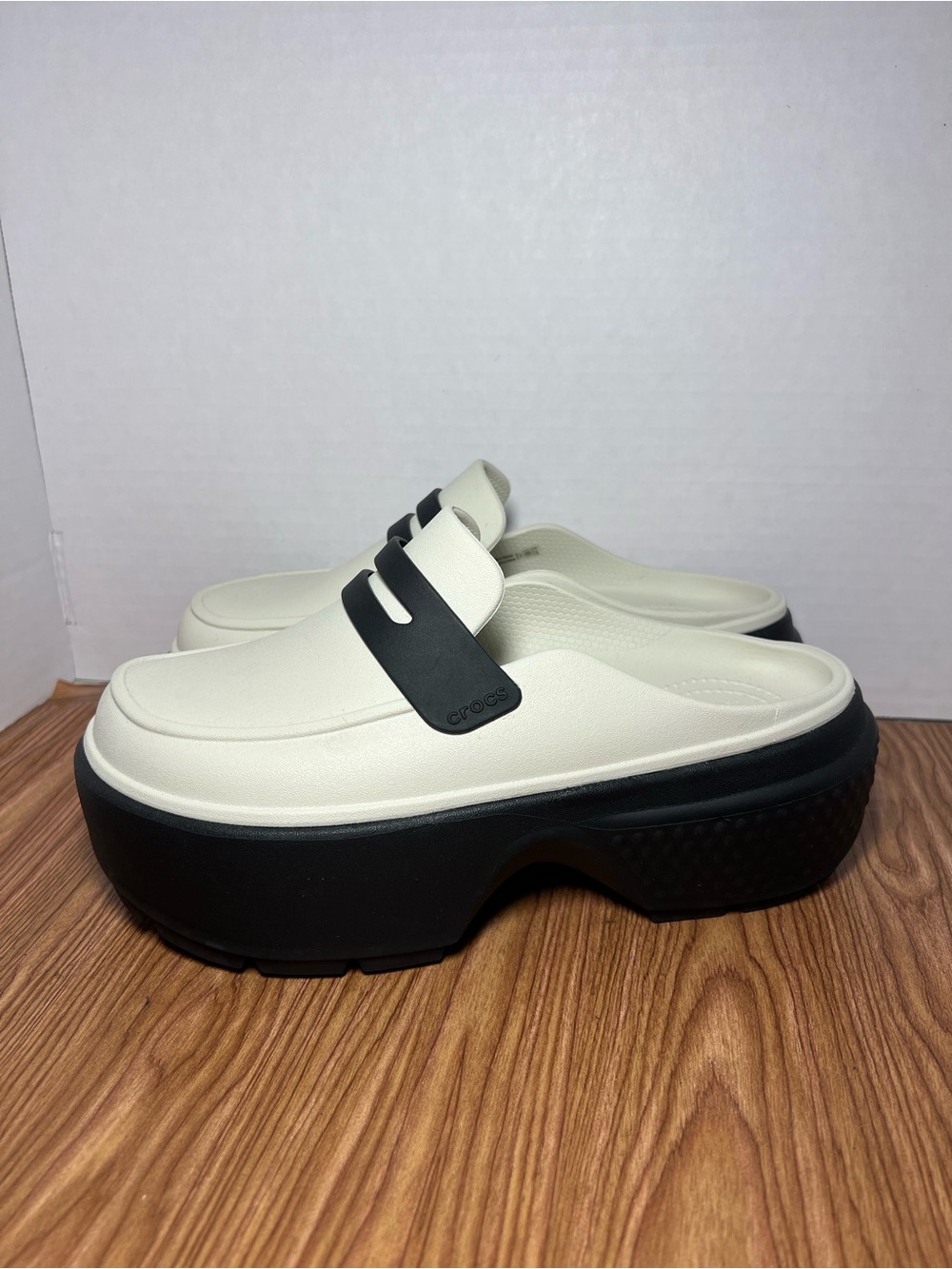 Crocs Stomp Loafer Unisex Slip On Platform Women’s size 8